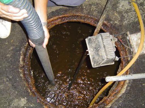 育才镇隔油池清理