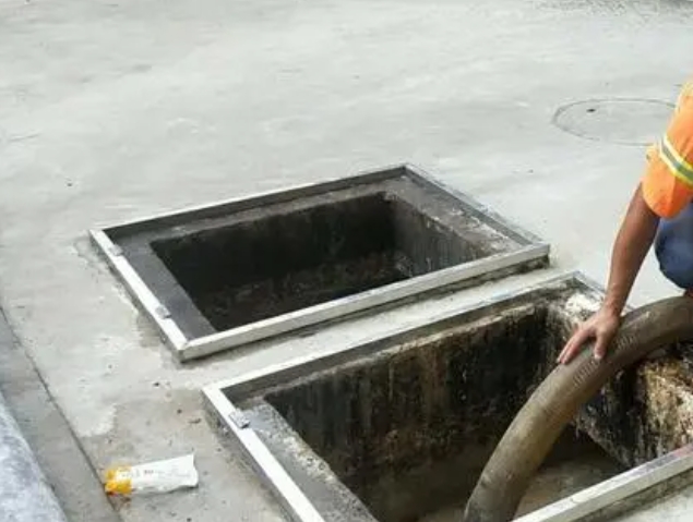 育才镇化粪池清理