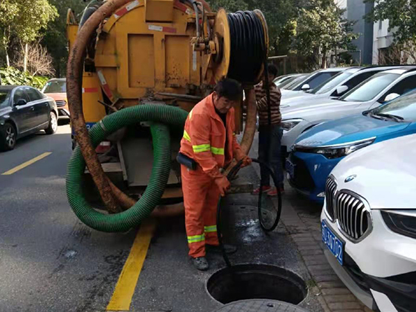 育才镇排污管道清淤